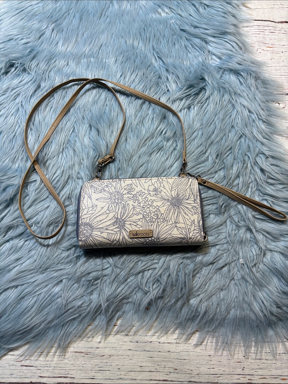 Sakroots Ivory Blue Floral Smartphone Wallet Crossbody